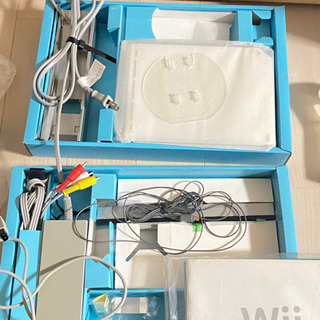 任天堂　Wii本体+Wiiバランスボード　カセット4つ付き