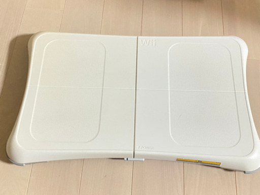 任天堂　Wii本体+Wiiバランスボード　カセット4つ付き