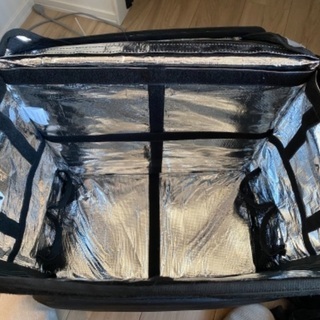 Uber eats デリバリーバッグの画像