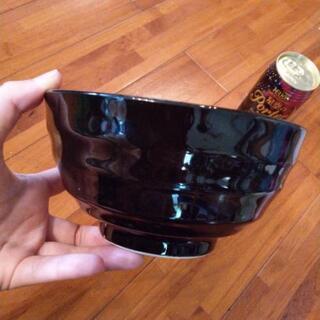 黒シンプルな丼