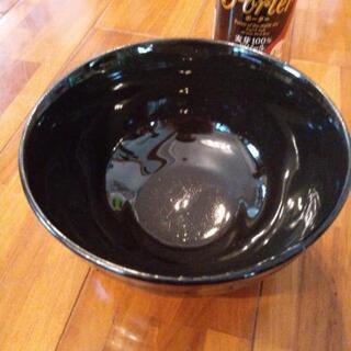 黒シンプルな丼の画像