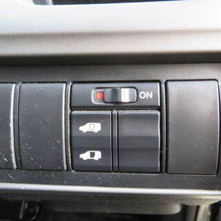 ★ナビ、バックカメラ、コーナーセンサー付きステップワゴン★の画像