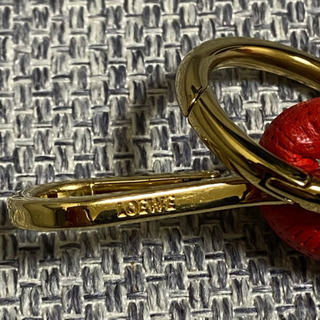 ロエベ レザー チャーム レッド　キーホルダーの画像