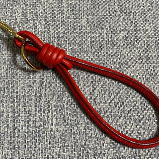 ロエベ レザー チャーム レッド　キーホルダーの画像