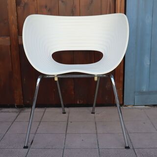 Vitra(ヴィトラ)社のRon Arad(ロン・アラッド)の代表作Tom Vac(トムバック)です。スタッキングも可能なチェアはダイニングチェアーやオフィスのミーティングチェアーなどにもおススメ♪