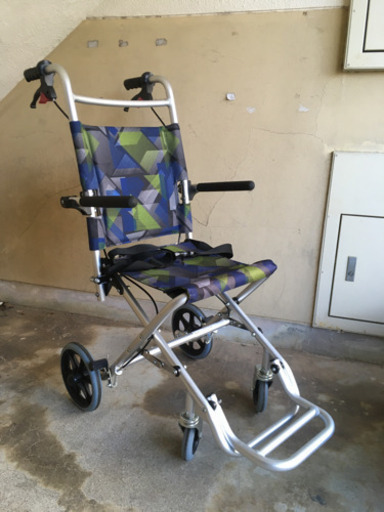 KADOKURA コンパクト　車椅子　A502 AKBL