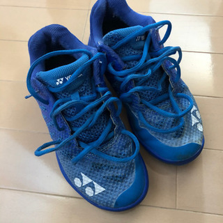 ヨネックス  バドミントンシューズ　中古