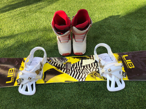 スノーボードとブーツのセット