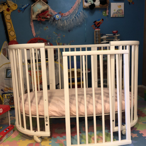 ストッケ　ベッド