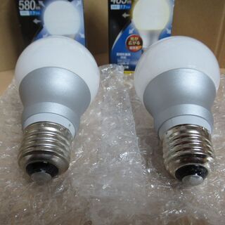 未使用品　美品　電球型LEDランプ　2個（2種類）セット　東芝　TOSHIBA　LED　E26口金　一般電球40W形　【 LDA8N-G 昼白色】　【LDA8L-G 電球色】密閉形器具対応の画像