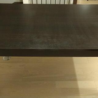 IKEAダイニングテーブル（黒・木製）、チェア4脚（白・木製）