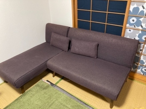 ブラウンソファ＋枕3つ