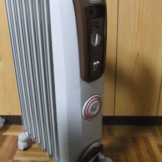 【中古品】デロンギ　オイルヒーター➀　H770812EFS