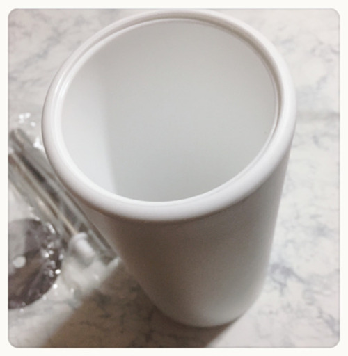 ご購入者様決定[未使用]トイレブラシ 白 長め 清潔感 防臭 細菌繁殖防止 縦長スリム