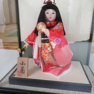 ケース付き人形
