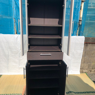 ブラウン　食器棚の画像