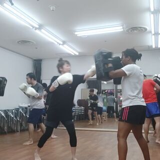 【初心者・女性向け】大阪で一番海外の参加者が多いインターナショナル・キックボクシングクラス！の画像