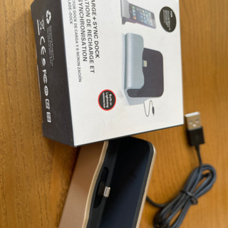 新品　スタンド型iPhone充電器