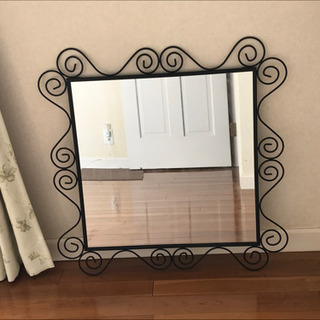 カガミ　IKEA イケア　アイアン枠の鏡の画像