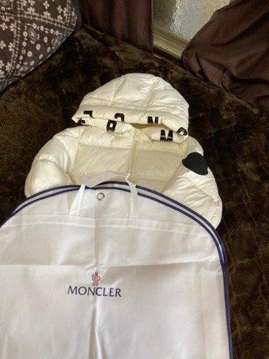 モンクレール　MONCLER