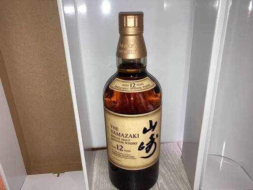 サントリー ピュアモルトウイスキー　山崎12年 有田焼　赤絵蛸唐草 陶器ボトル サントリー ピュアモルトウイスキー 山崎12年 有田焼 赤絵蛸唐草