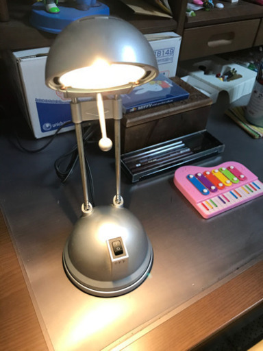 ハロゲン電気スタンド