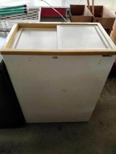 値下げしました！【中古】サンデン業務用冷凍庫120L　PF-120XB-B