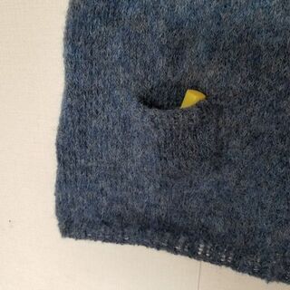 手編みベストとベレー帽の画像