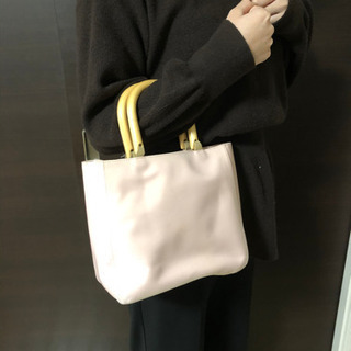 カバン薄いピンクの画像