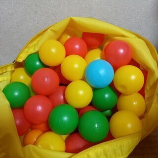 おもちゃ　ボール　ボールプールに