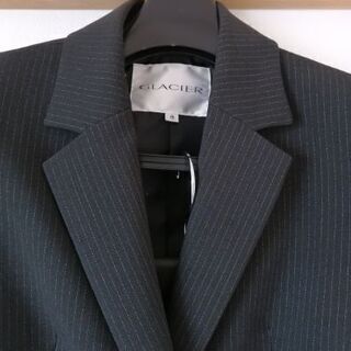 レディーススーツ9号の画像