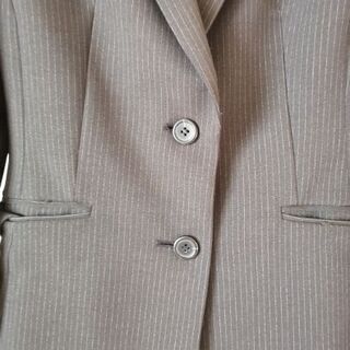 レディーススーツ9号の画像