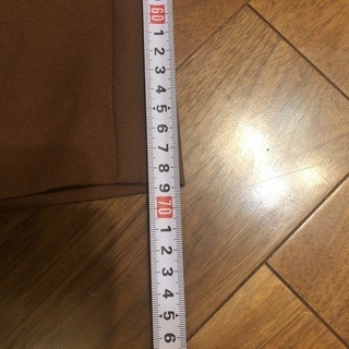 ワイドパンツ　茶色　　ベスト　白系の画像