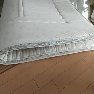 マットレスのような敷き布団の画像