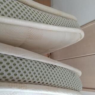 マットレスのような敷き布団の画像