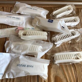 【差し上げます】使い捨てヘアブラシ