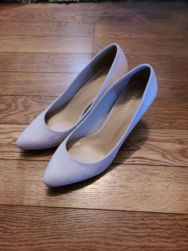 白パンプス