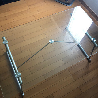 ガラステーブルの画像