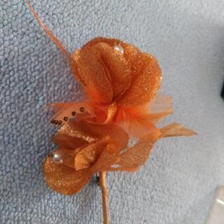 値下げ羽飾りコサージュの画像