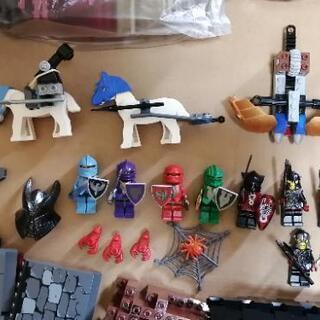 【中古・値下げ】レゴブロック　ブラデックの暗黒の要塞(8877)　+シリーズ不特定パーツの画像