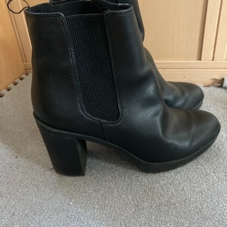 H&M 黒いブーツ　2足の画像