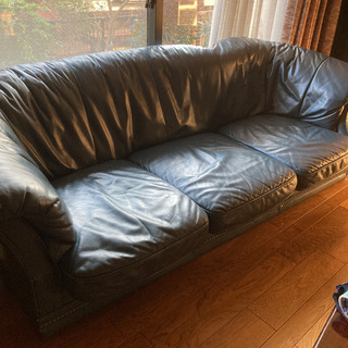 総革製　三人掛けソファ