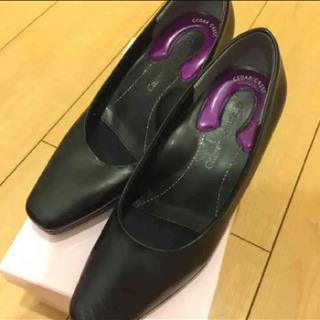 黒パンプス