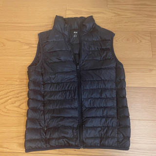 【ユニクロ】ウルトラライトダウンベスト　ネイビーの画像