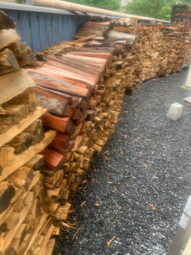 残り軽トラ1杯　令和7年11月26日更新　早期対応可能　配送可　薪ストーブ用薪　乾燥済み　軽トラ1杯　広葉樹mix