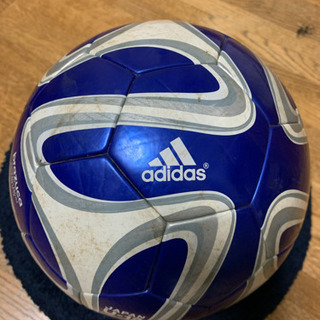 adidas サッカーボール 4号の画像