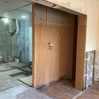 店舗内装解体２０万円～　オフィス原状回復工事１０万円～　内装解体...