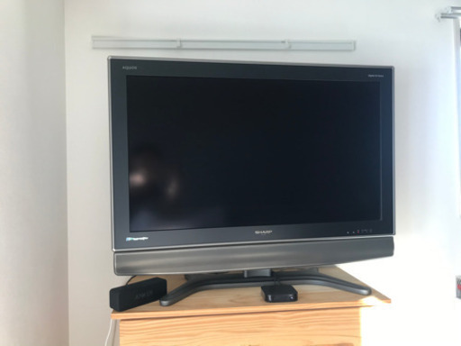液晶カラーテレビ　AQUOS 37型