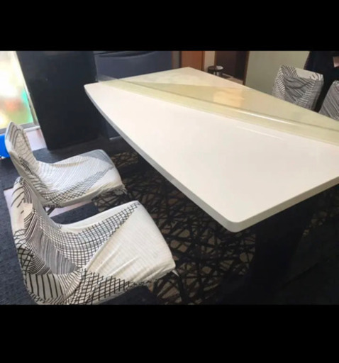 ダイニングテーブル