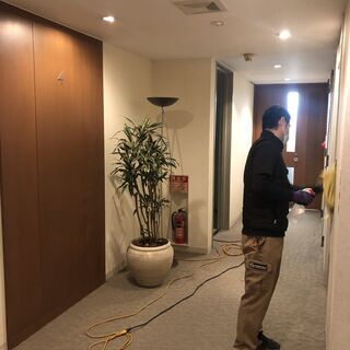 ビル内の清掃スタッフ in 大阪 / Cleaning, Cleaning staff in Osaka, Shimizu (Osaka Metro)の画像